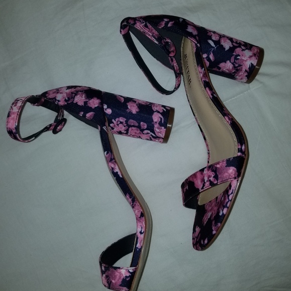 Sandals - Picture 4 of 4